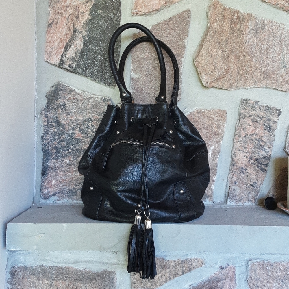 LE chateau bucket bag